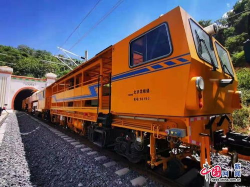 中老两国磨憨 磨丁铁路临时口岸正式启用 首批线路维护设备运抵老挝